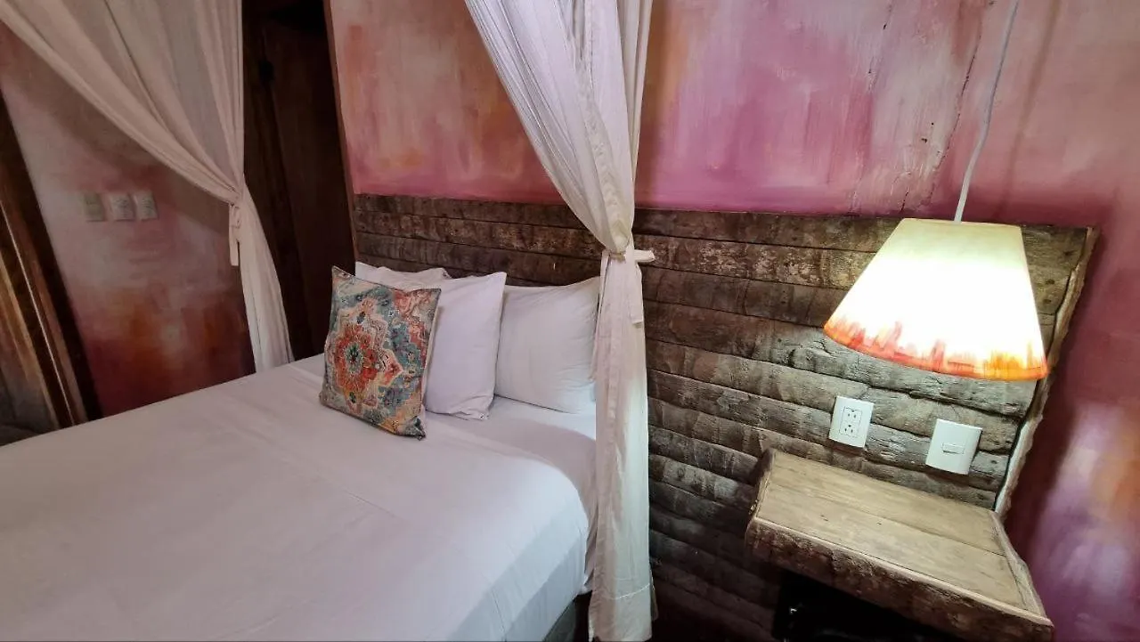 Hippie Chit Jungle House 4*, Тулум