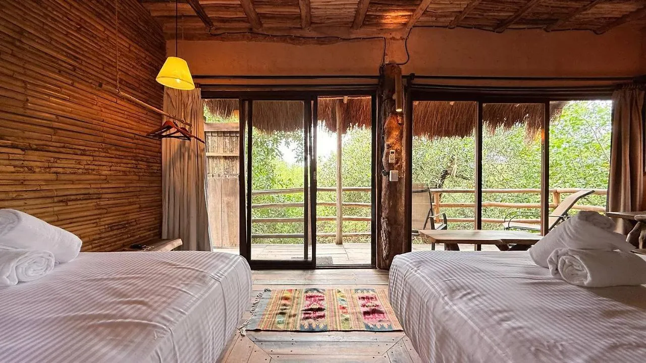 Отель Hippie Chit Jungle House