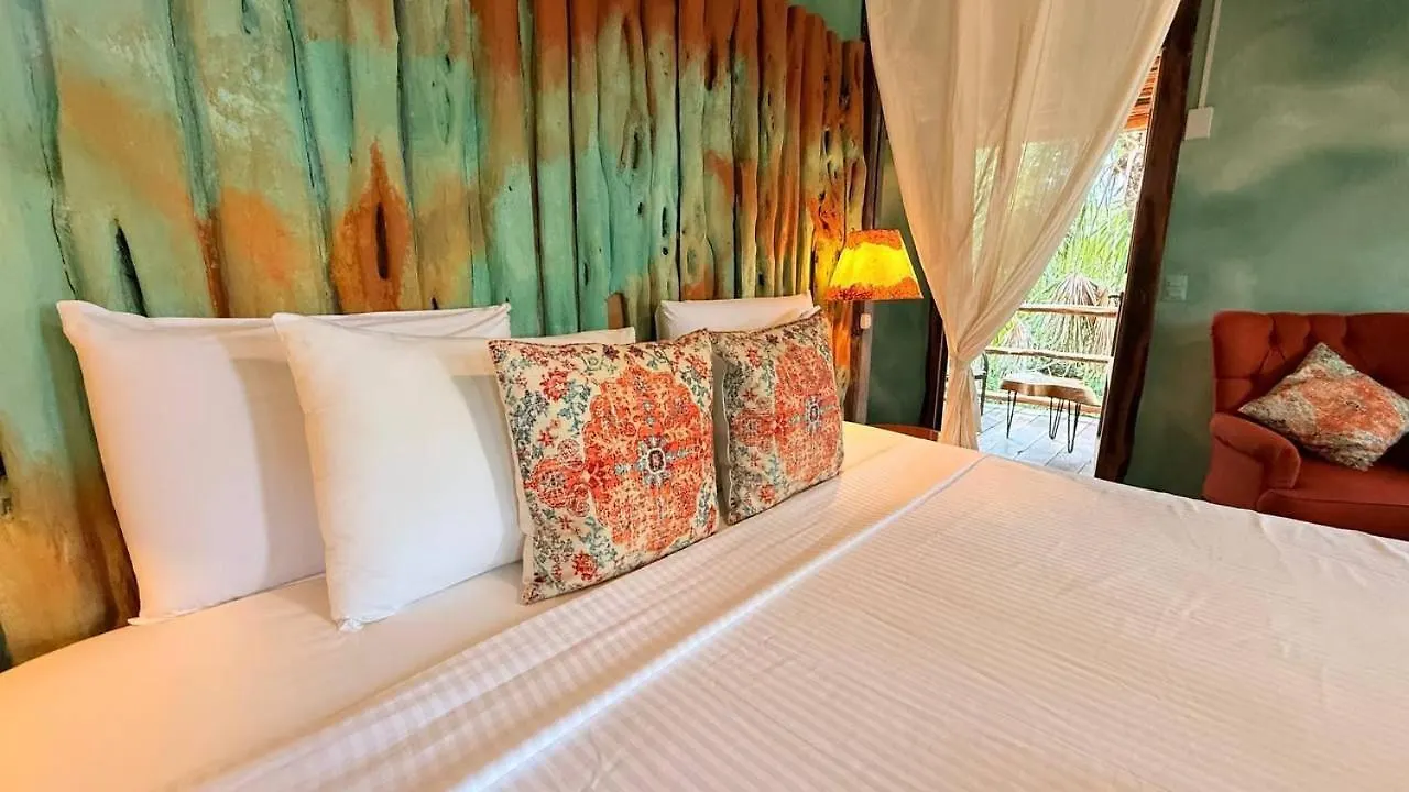 Hotel Hippie Chit Jungle House