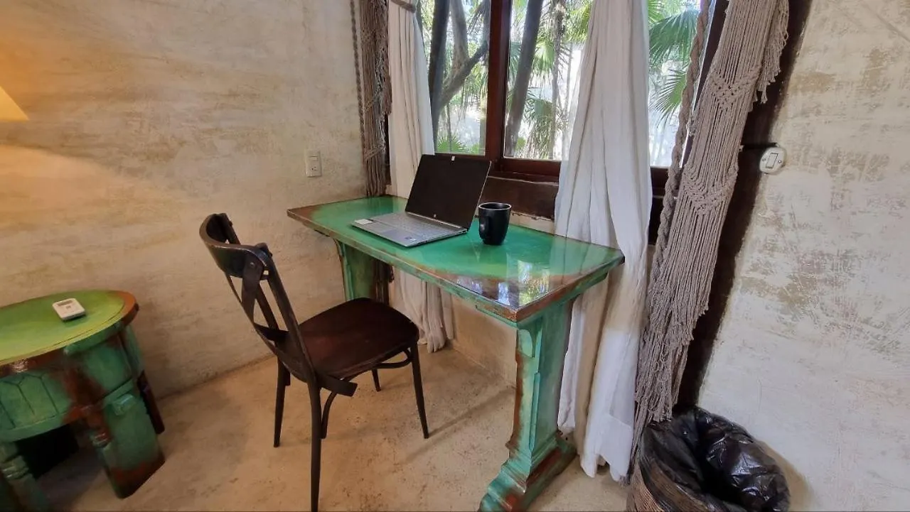 Hippie Chit Jungle House Hotel